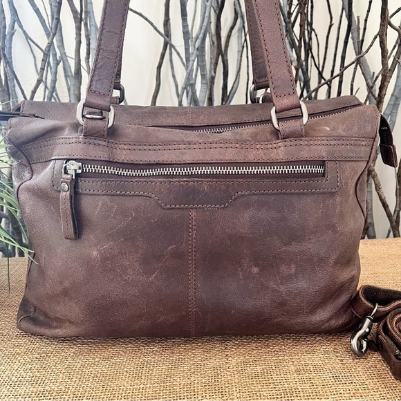 Spikes & Sparrow Leather Tote with Padded Tablet Compartment - Picture 4 of 13